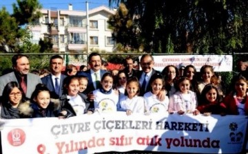 Bakan Özhaseki, Çevre Çiçekleri Hareketi’nin İlk Dersini Verdi